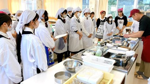 令和７年度一色高校和菓子講習会を行いました